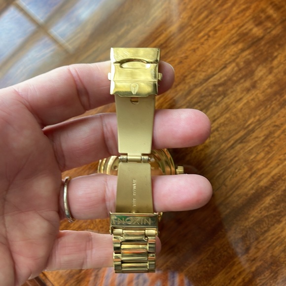 Nixon “The Cut Above “ facet watch.  Gold stainless steel - Picture 3 of 6